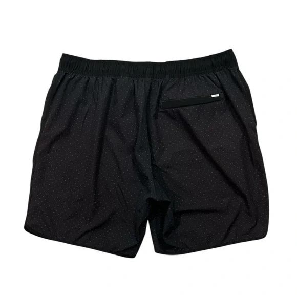 Vuori Mens 7” Banks Shorts size XL in Black Microdot - Picture 8 of 9